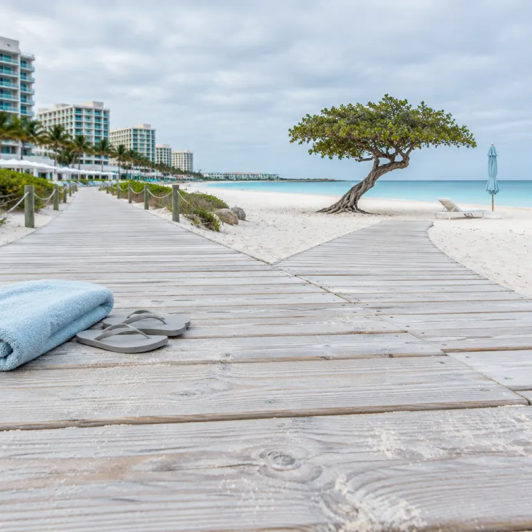 Palm Beach or Eagle Beach: choosing the right base for your Aruba trip